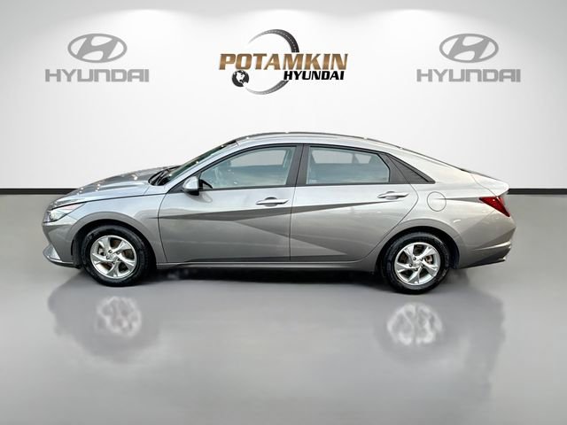 Used 2023 Hyundai Elantra SE FWD image 8