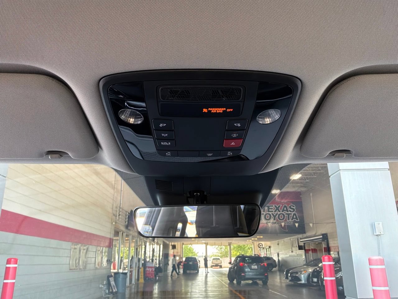 Used 2026 Kia Carnival FWD image 17