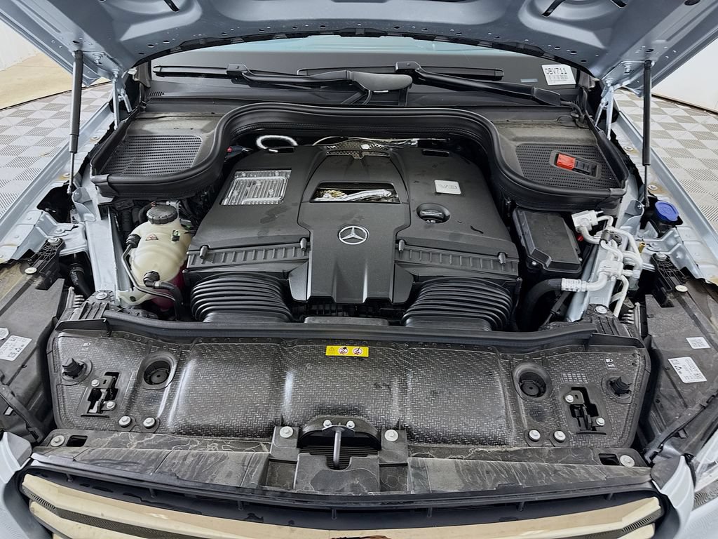 Used 2025 Mercedes-Benz GLS 580 4MATIC image 33