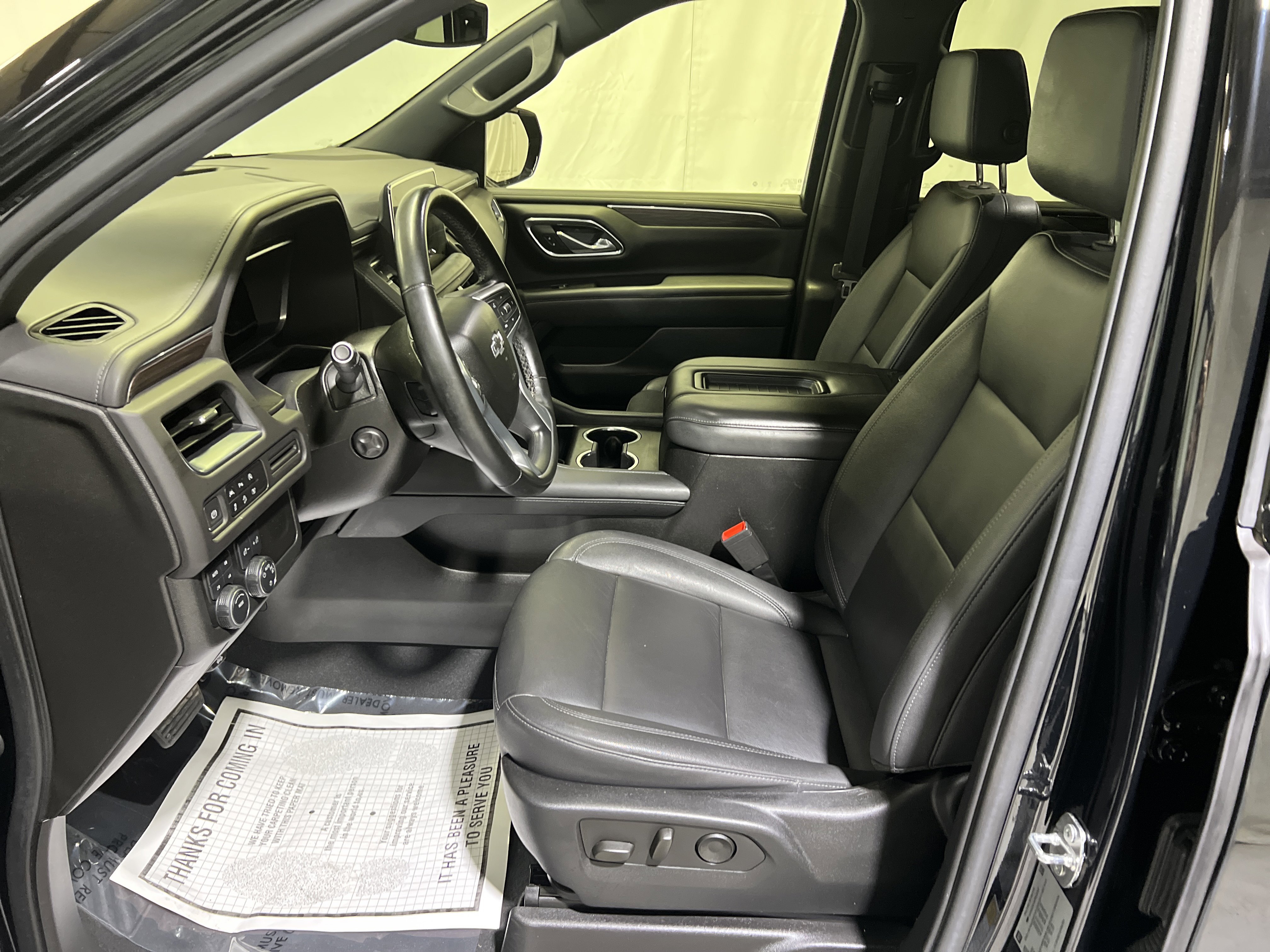 Certified 2023 Chevrolet Suburban Z71 w/ Luxury Package AWD/4WD image 18
