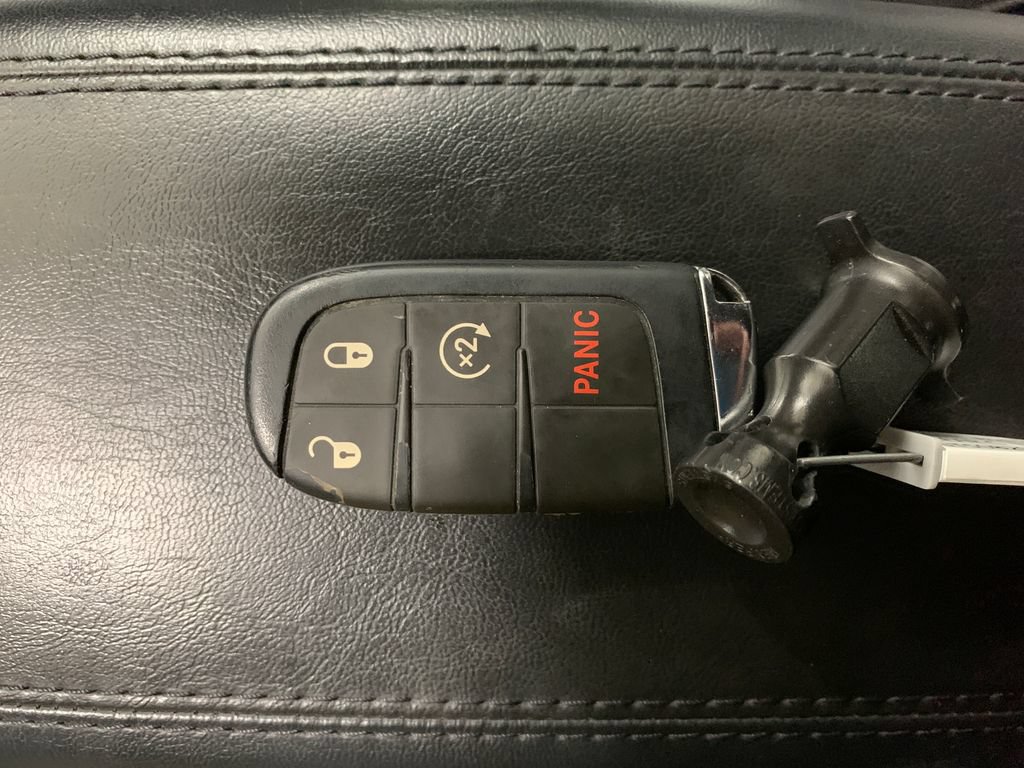 Used 2025 Jeep Compass Limited AWD/4WD image 16