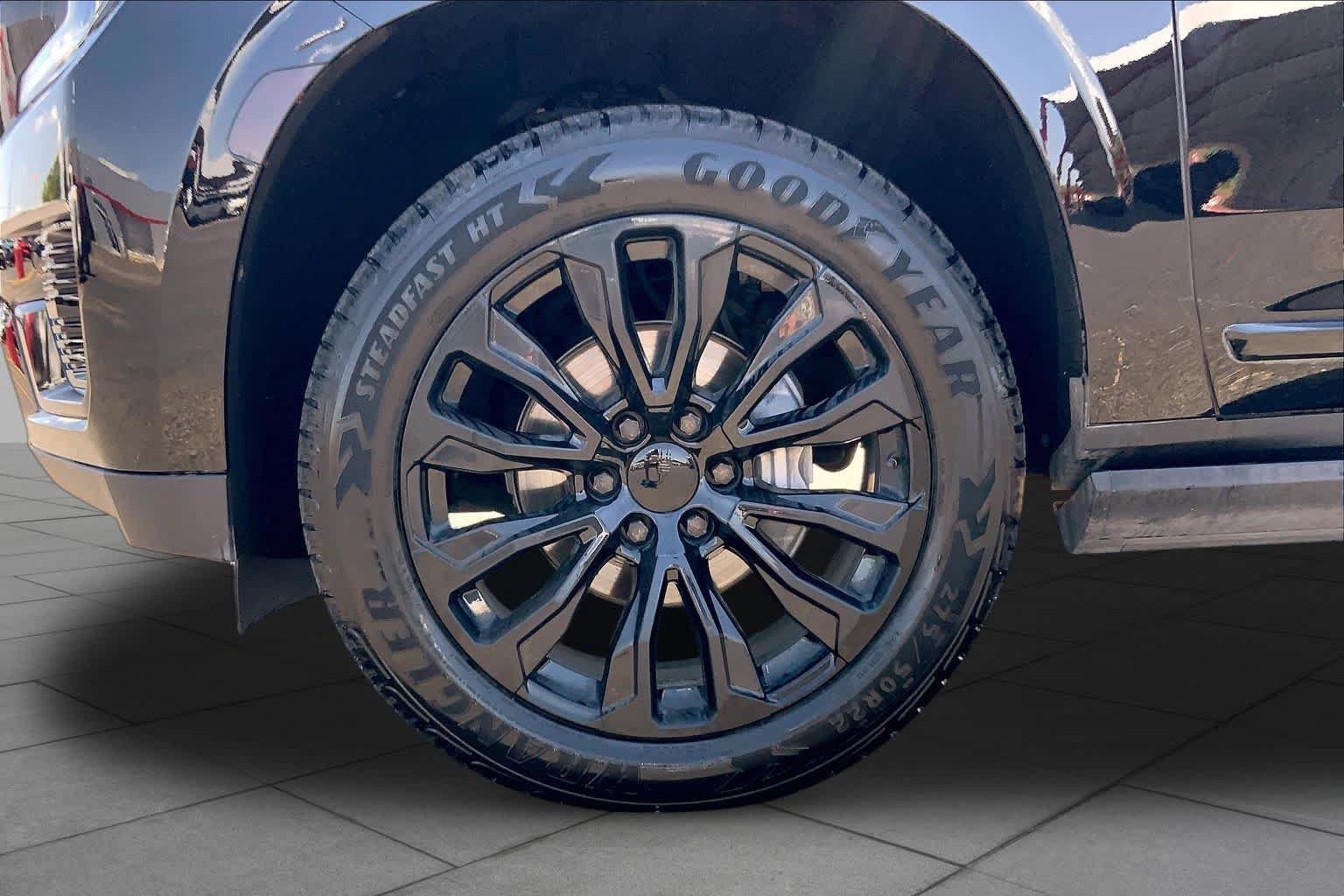 Used 2021 GMC Yukon Denali w/ Denali Premium Package AWD/4WD image 11