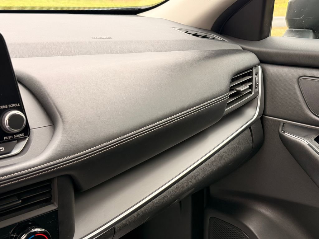Used 2024 Nissan Rogue S FWD image 19