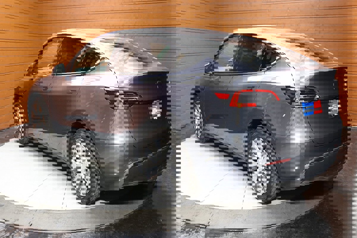 Used 2023 Tesla Model Y Long Range image 9