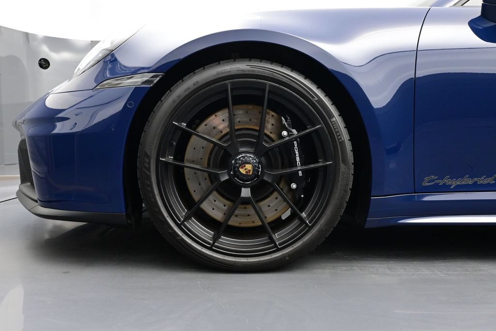 Certified 2026 Porsche 911 Targa 4 GTS AWD/4WD image 6