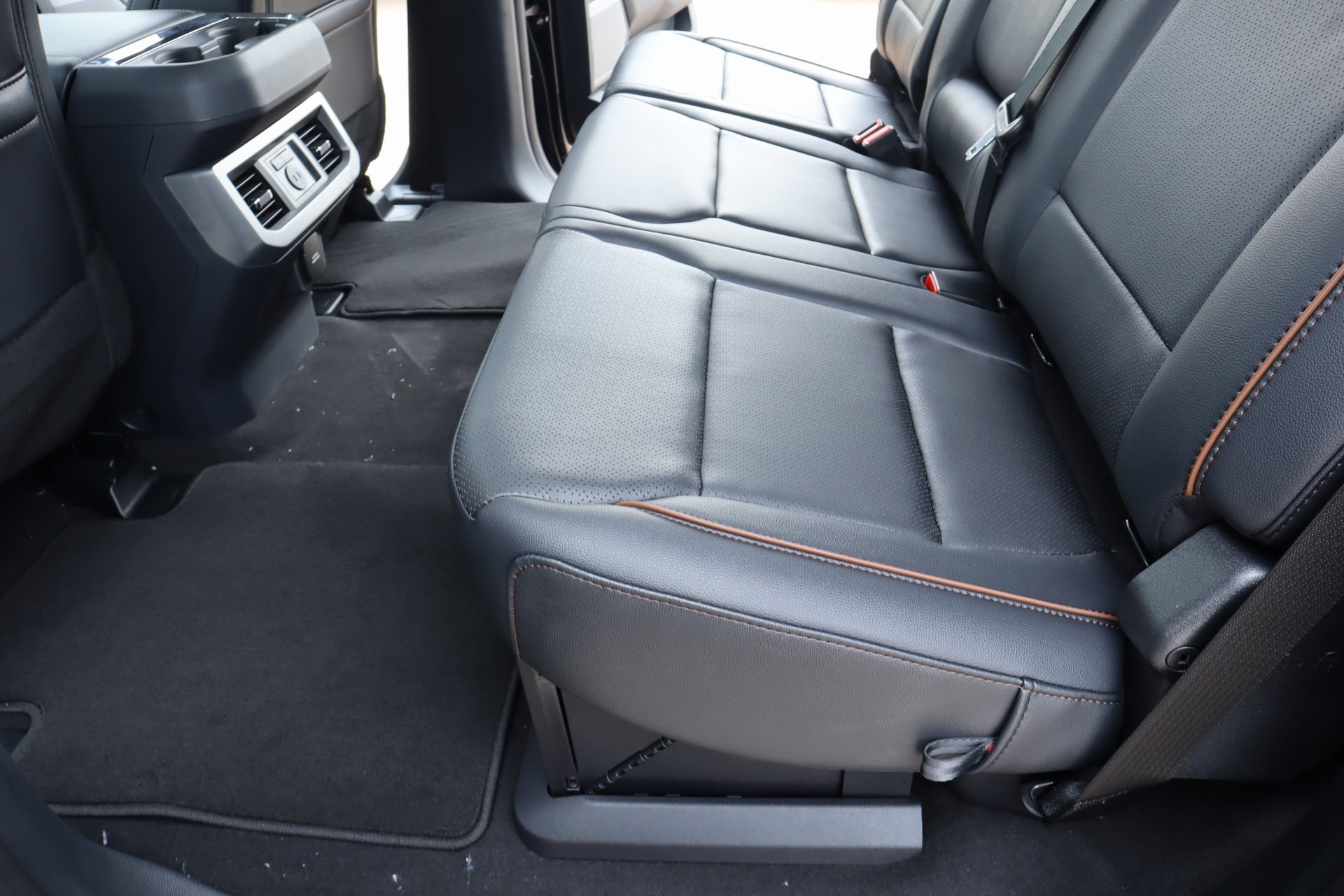 New 2026 Ford F250 Lariat w/ Black Appearance Package image 14