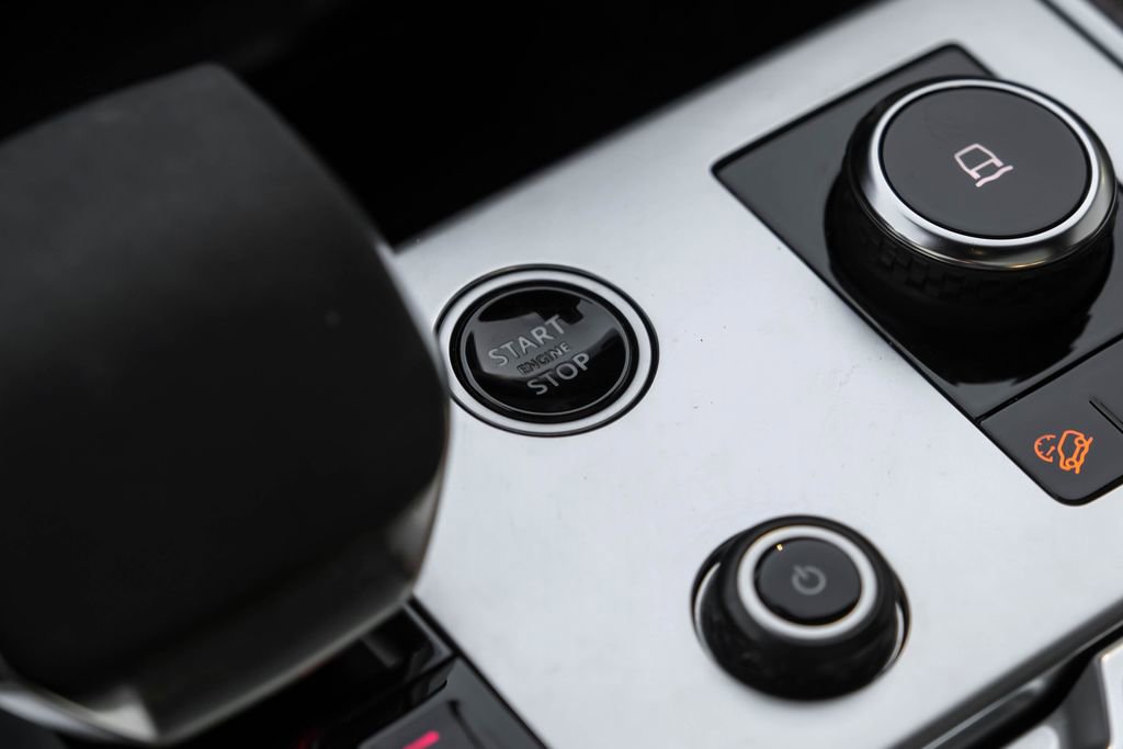 Used 2023 Land Rover Range Rover SE image 20