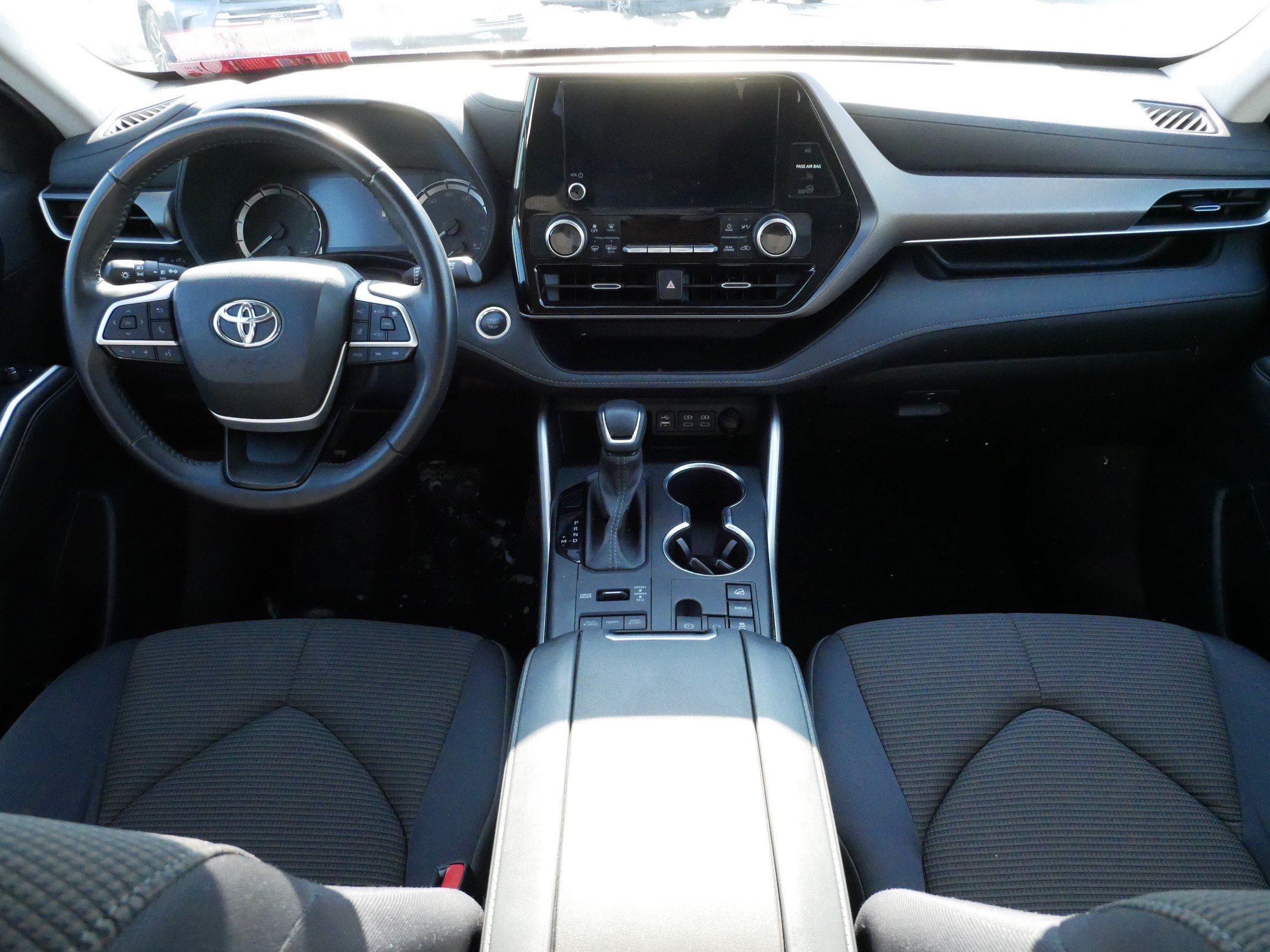 Certified 2024 Toyota Highlander LE AWD/4WD image 10
