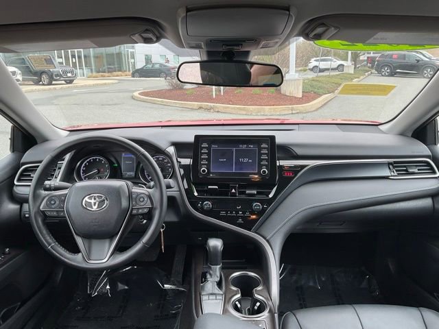 Used 2022 Toyota Camry SE w/ Cold Weather Package FWD image 13