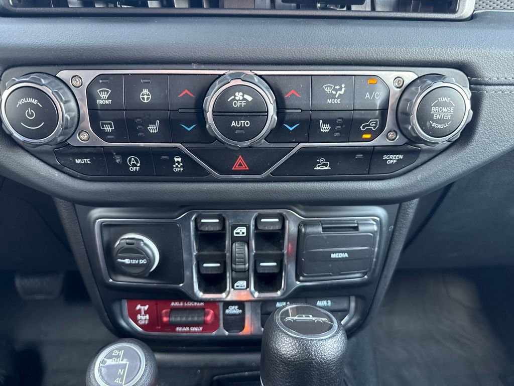 Used 2024 Jeep Gladiator Mojave w/ Technology Group AWD/4WD image 22