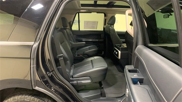 Used 2023 Ford Expedition XLT image 14
