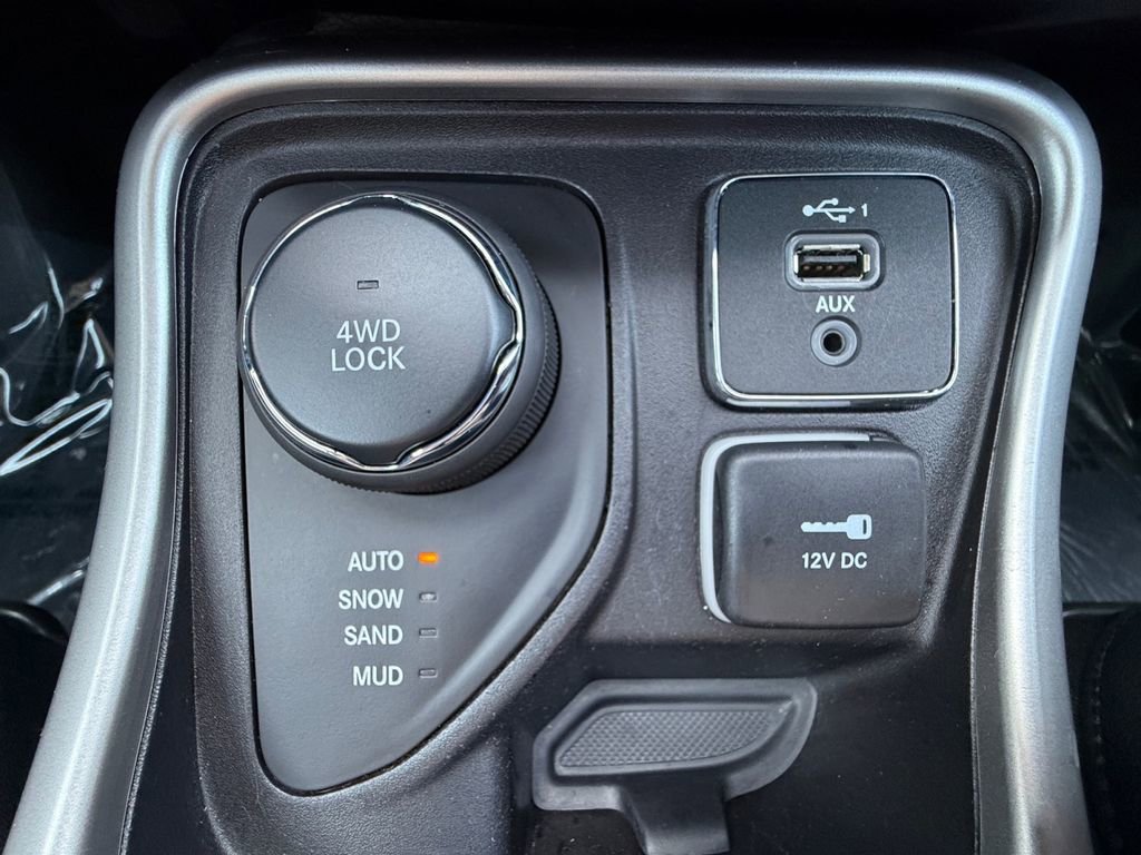 Used 2019 Jeep Compass Latitude AWD/4WD image 27