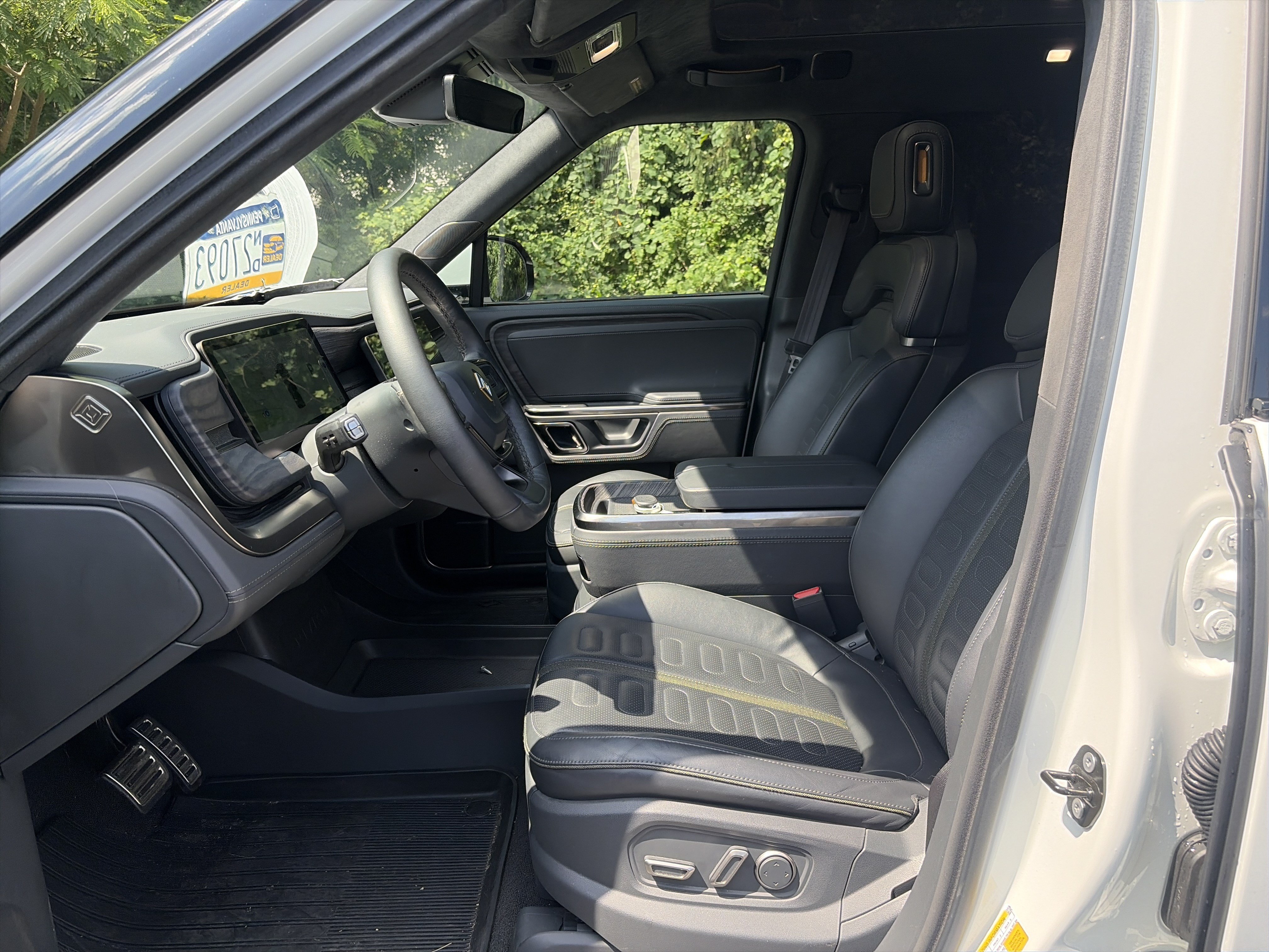 Used 2022 Rivian R1S Launch Edition AWD/4WD image 22