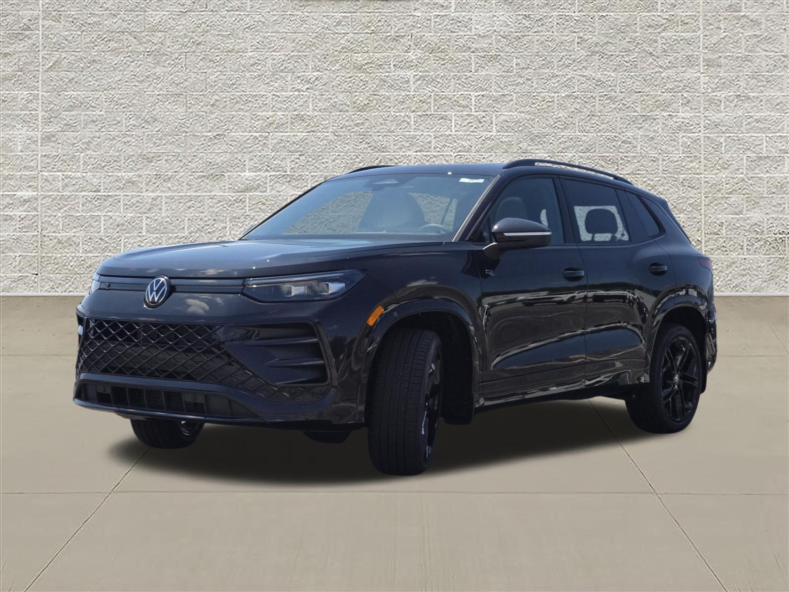 New 2026 Volkswagen Tiguan SE R-Line AWD/4WD image 3