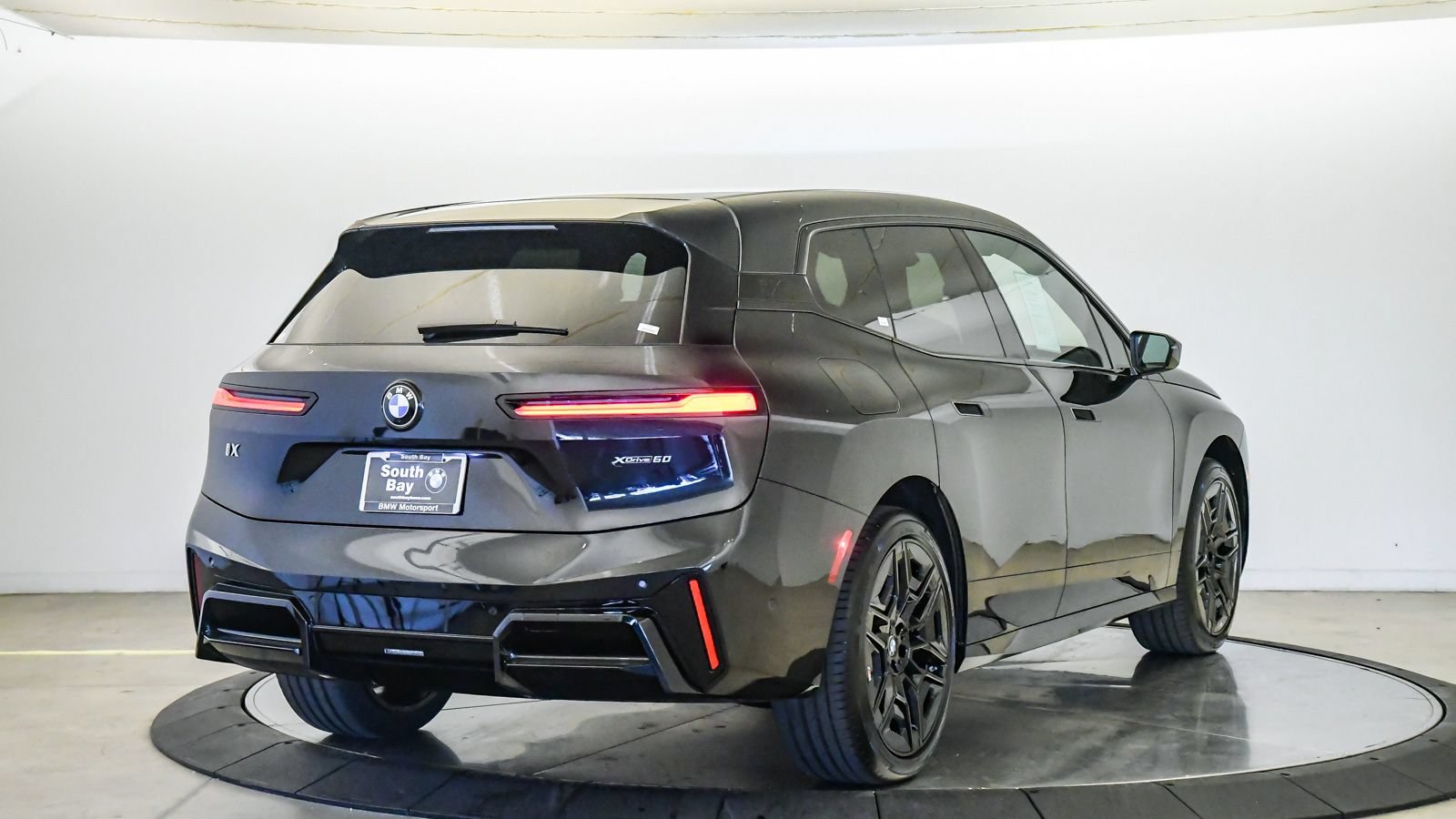 Used 2026 BMW iX xDrive60 w/ M Sport Package AWD/4WD image 5