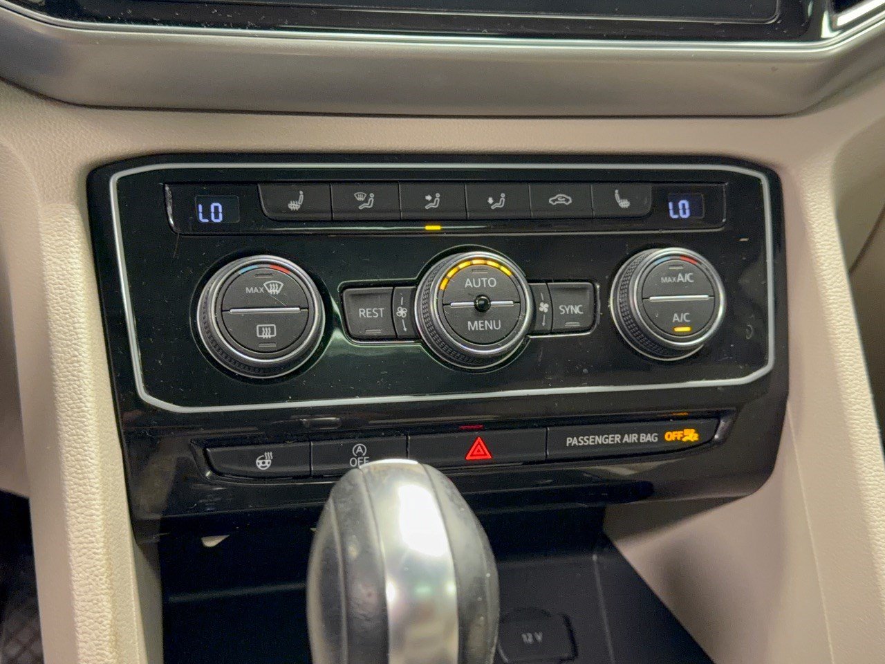 Used 2019 Volkswagen Atlas SEL FWD image 22