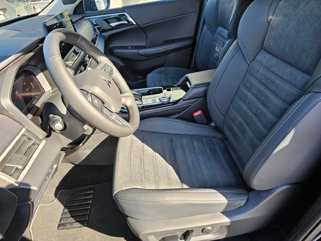 New 2026 Mitsubishi Outlander SE AWD/4WD image 16