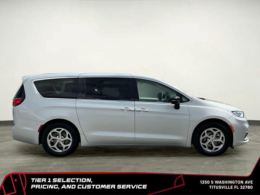 Used 2024 Chrysler Pacifica Limited FWD image 8