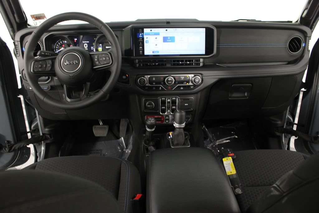 Used 2025 Jeep Wrangler Unlimited Rubicon 4xe AWD/4WD image 9
