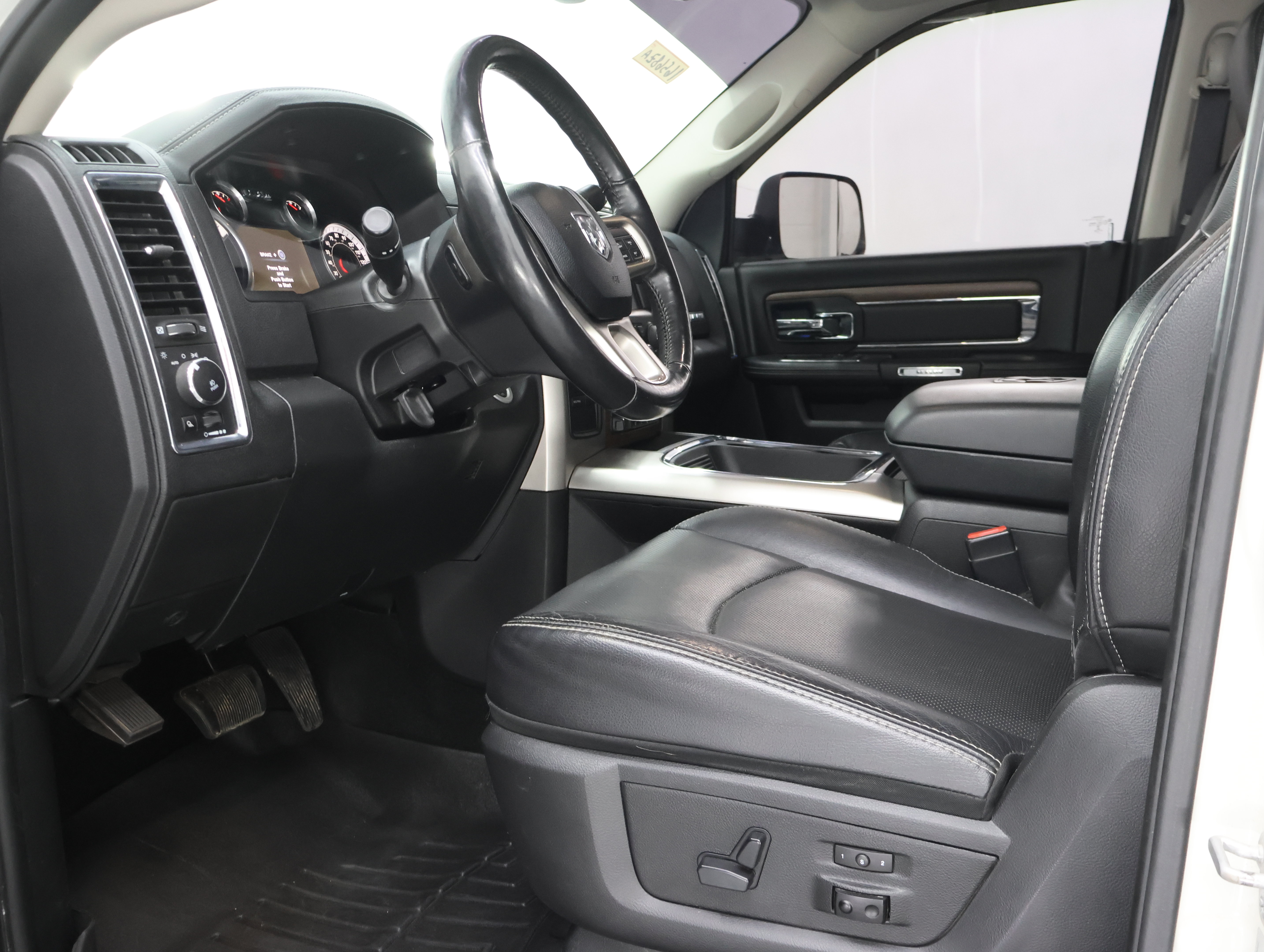 Used 2017 RAM 2500 Laramie w/ Sport Appearance Group AWD/4WD image 8