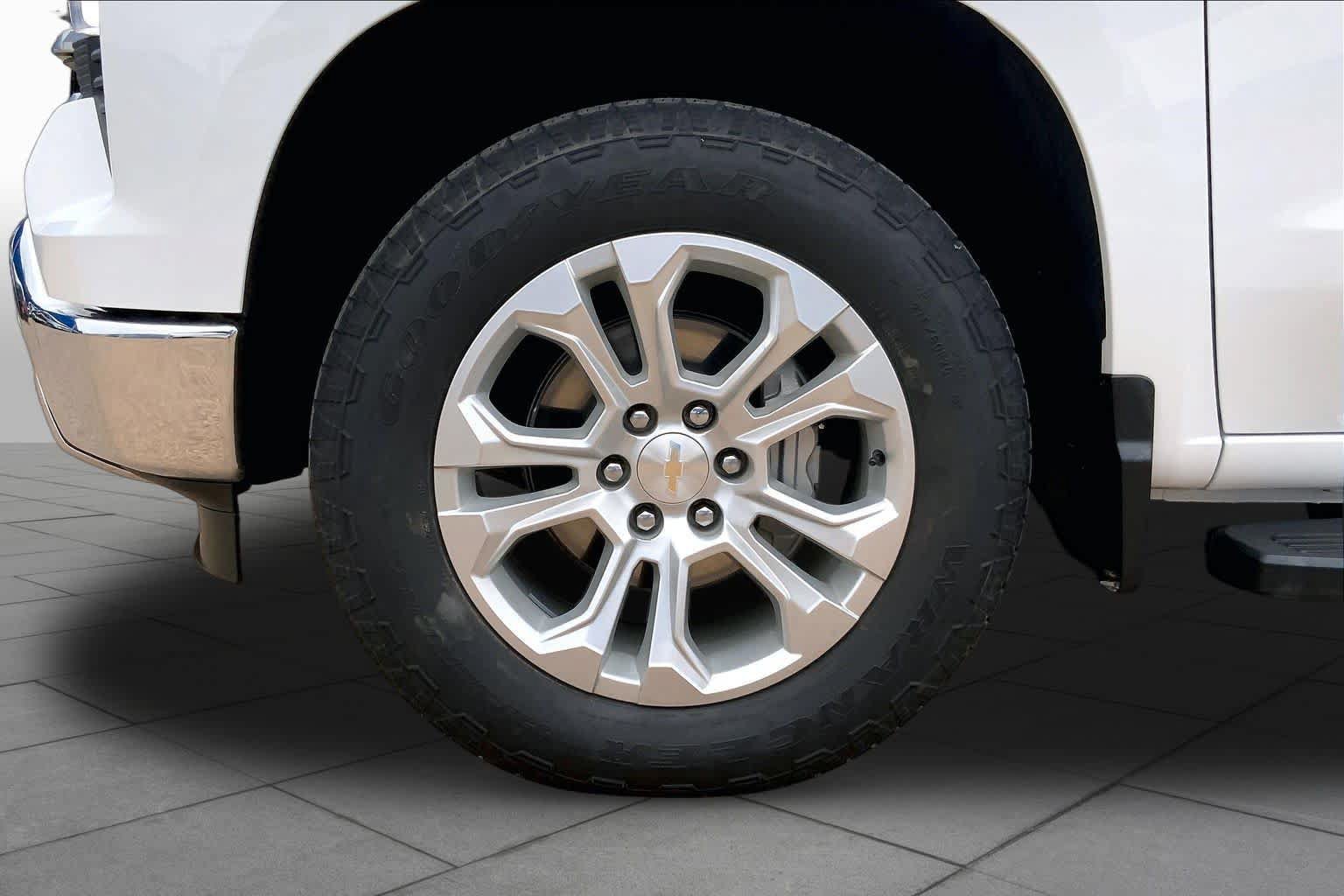 Used 2024 Chevrolet Silverado 1500 LTZ w/ Technology Package AWD/4WD image 11