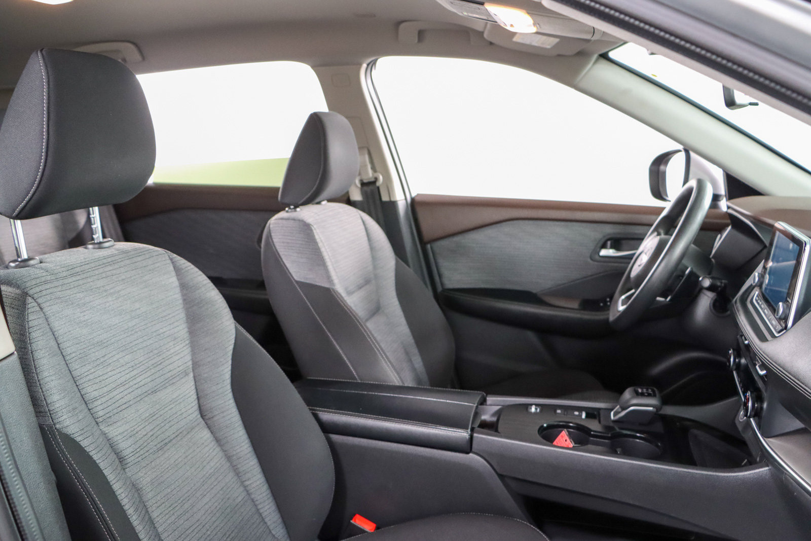 Used 2023 Nissan Rogue SV FWD image 26