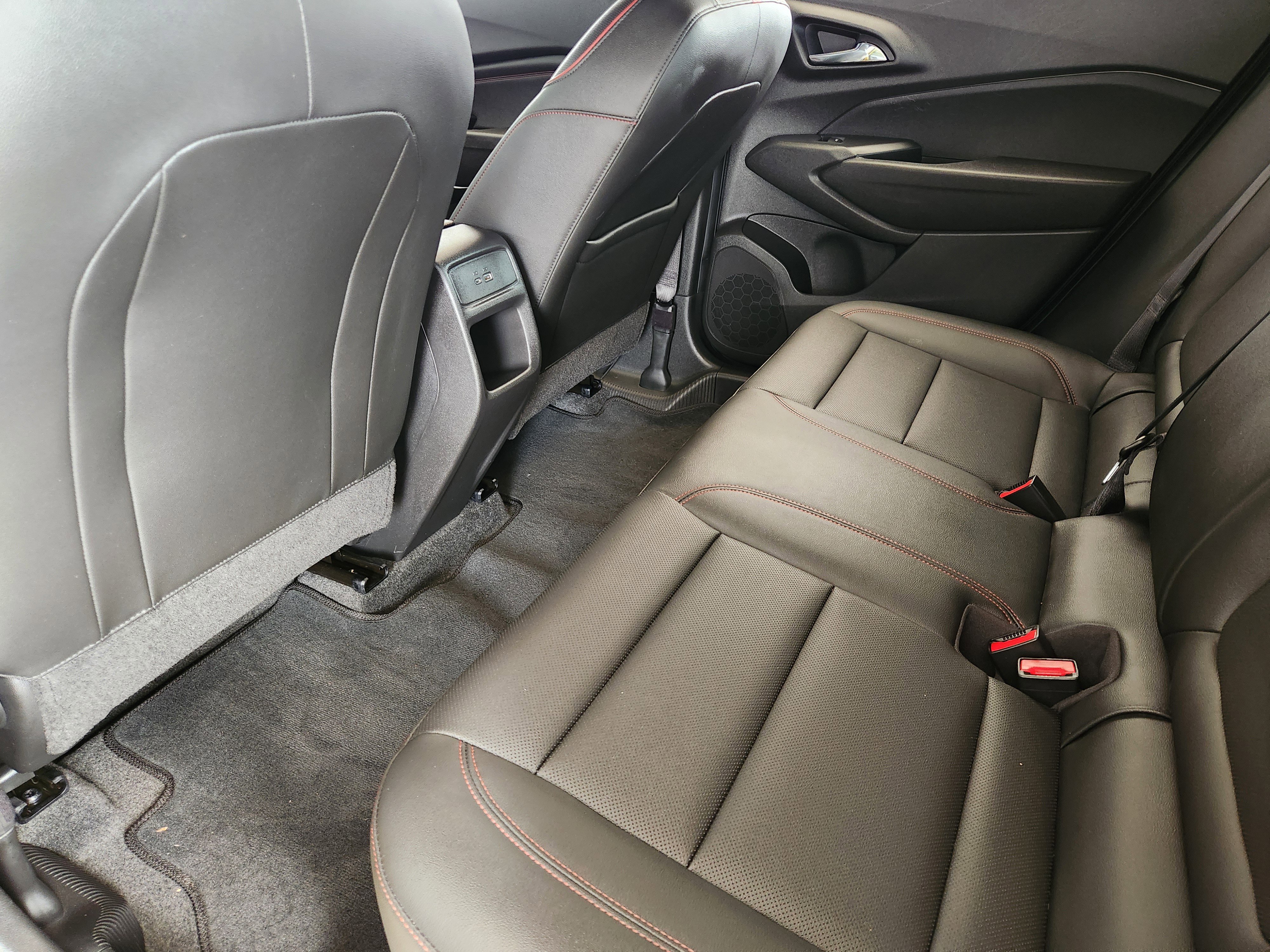 Certified 2024 Chevrolet Trax RS w/ Driver Confidence Package image 32