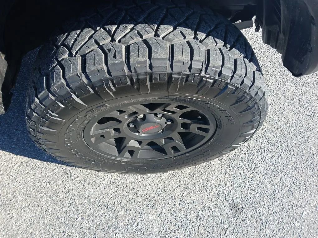 Used 2017 Toyota Tacoma TRD Off-Road w/ Tow Package (A/T) image 28