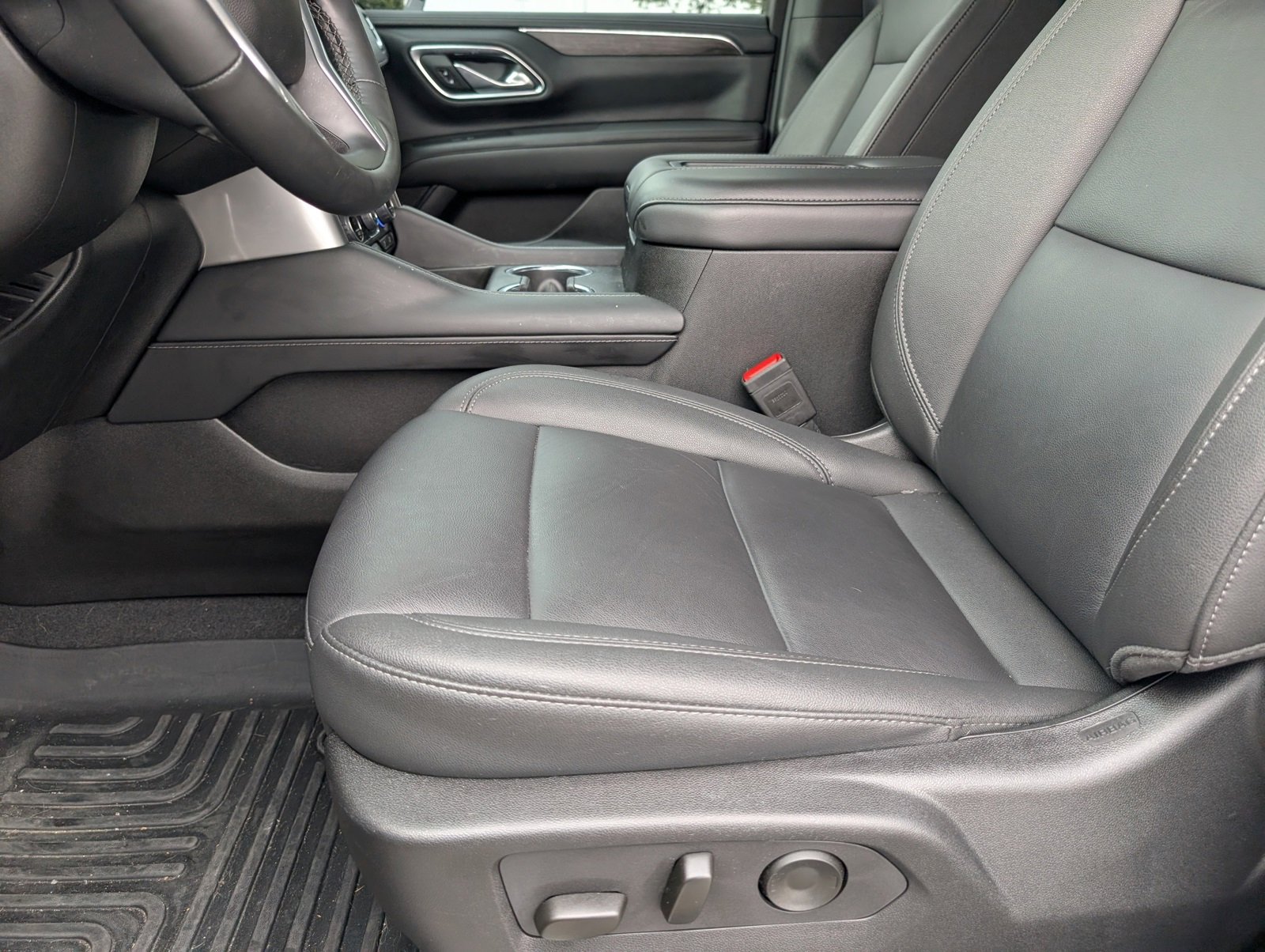 Used 2024 Chevrolet Tahoe Z71 w/ Luxury Package image 7