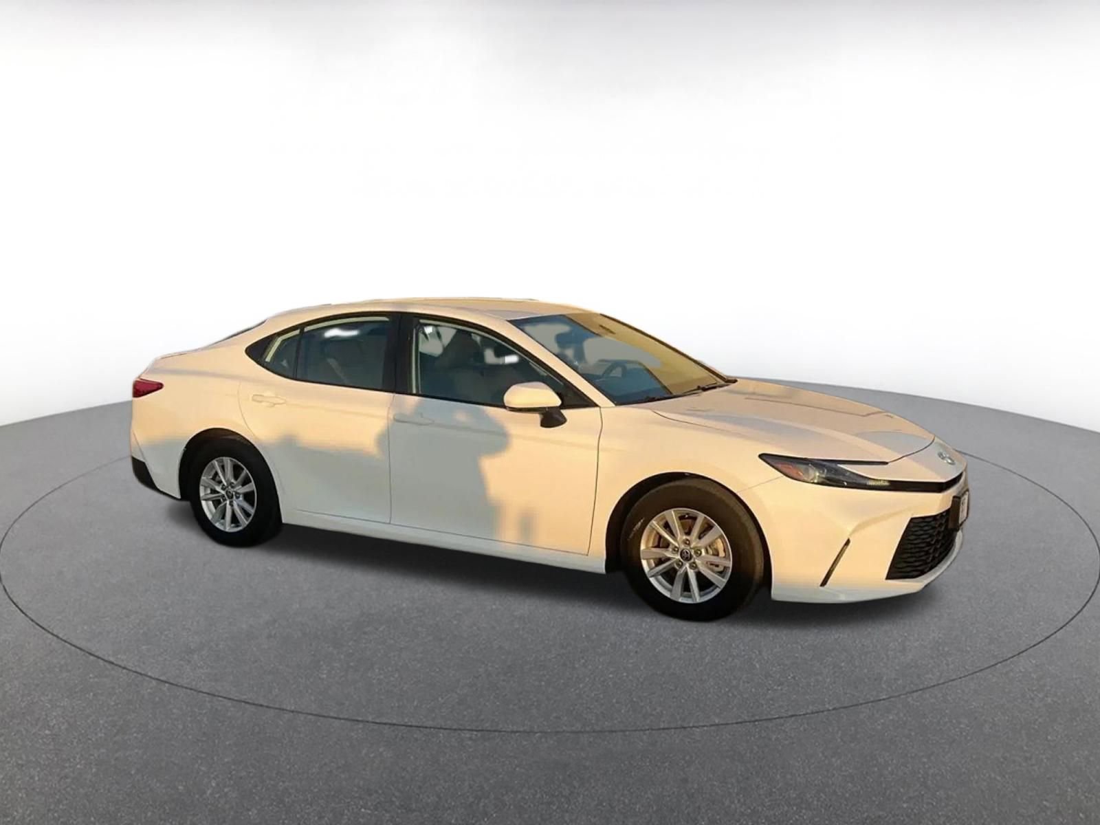 Used 2025 Toyota Camry LE image 2