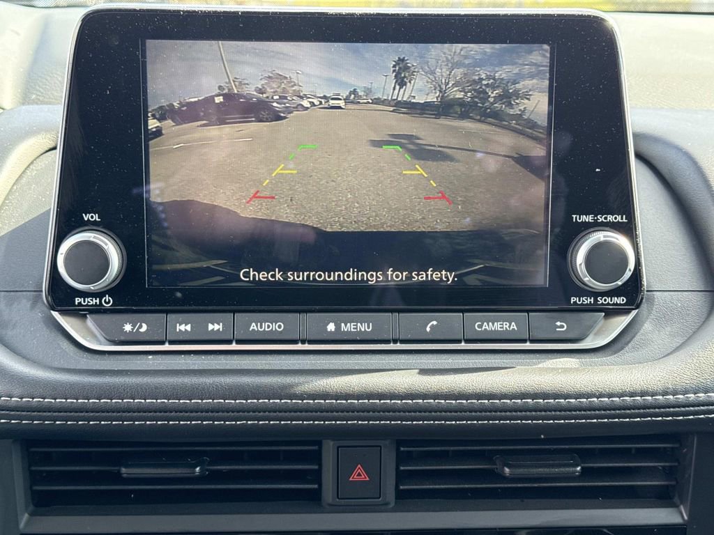 Used 2025 Nissan Rogue S image 24