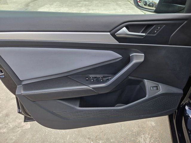 Used 2025 Volkswagen Jetta SE FWD image 10