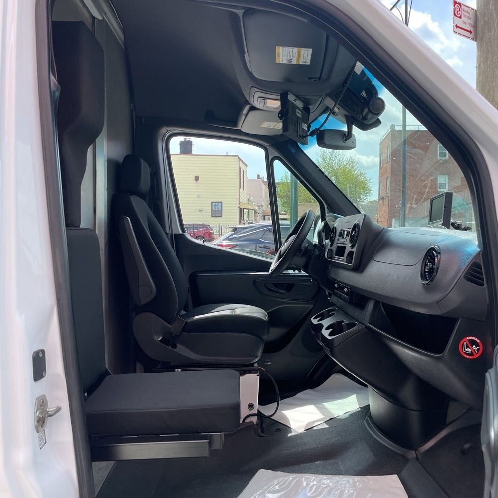 Used 2020 Mercedes-Benz Sprinter 2500 image 6