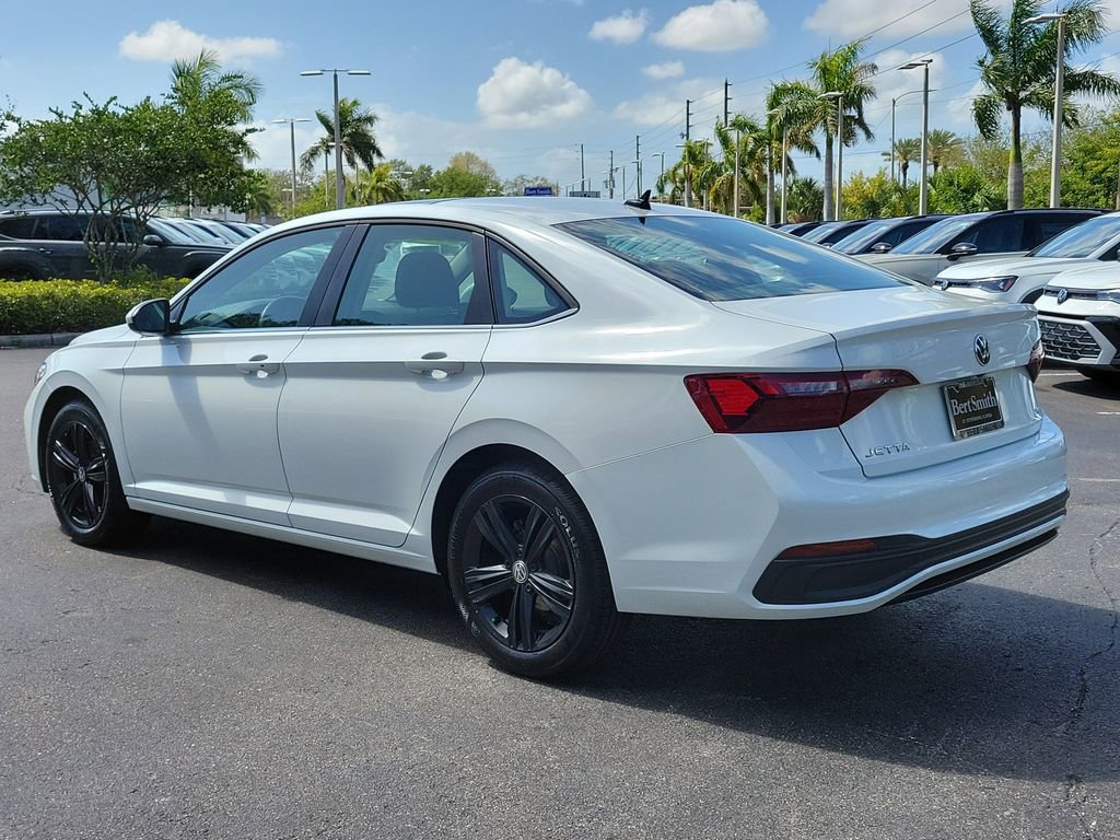 Used 2023 Volkswagen Jetta SE w/ Panoramic Sunroof Package image 4