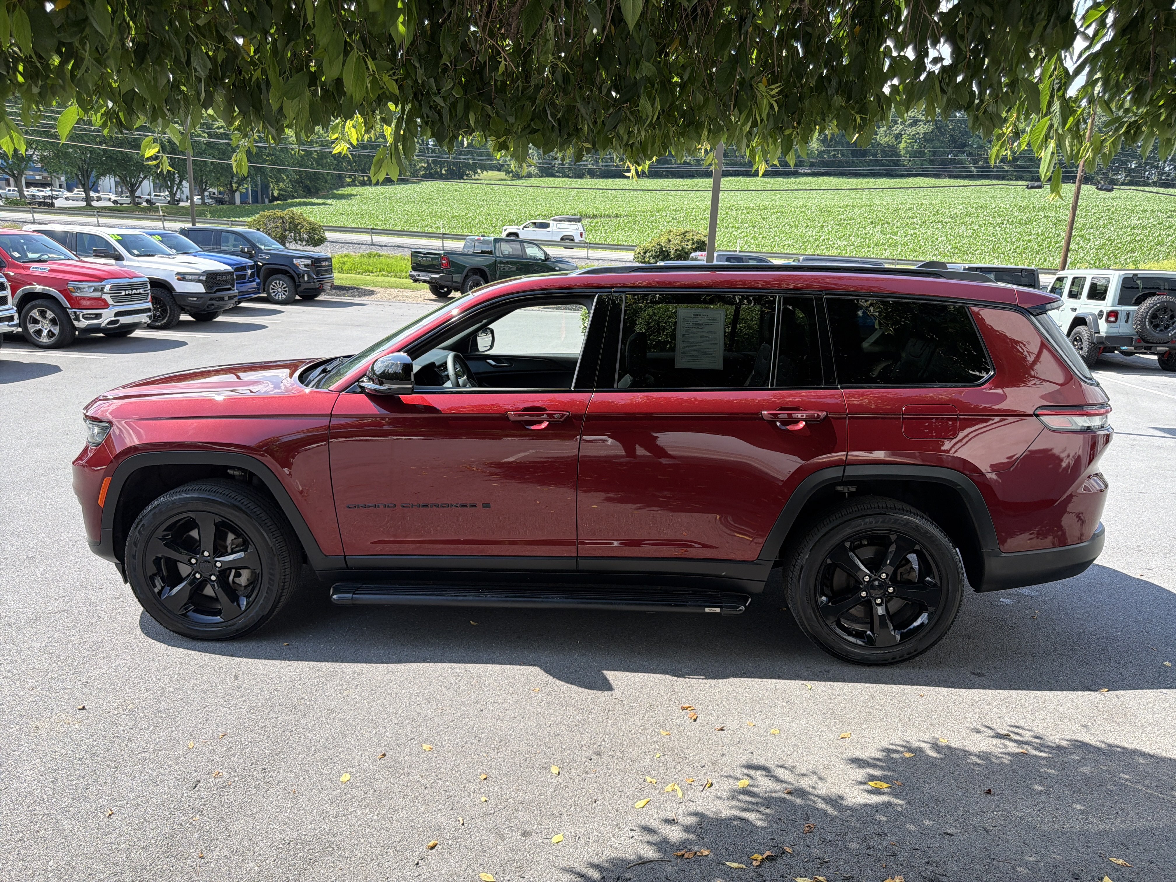 Used 2023 Jeep Grand Cherokee L Laredo AWD/4WD image 7