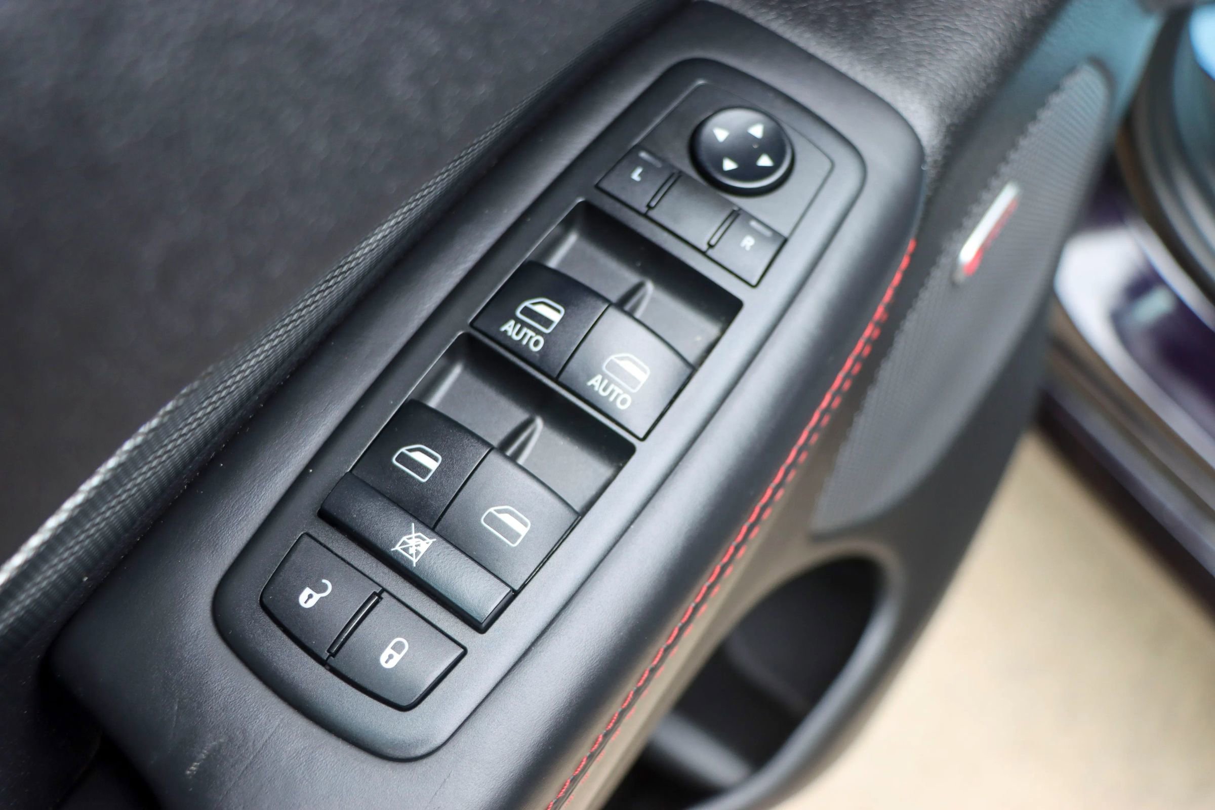 Used 2018 Dodge Durango R/T w/ Technology Group AWD/4WD image 14