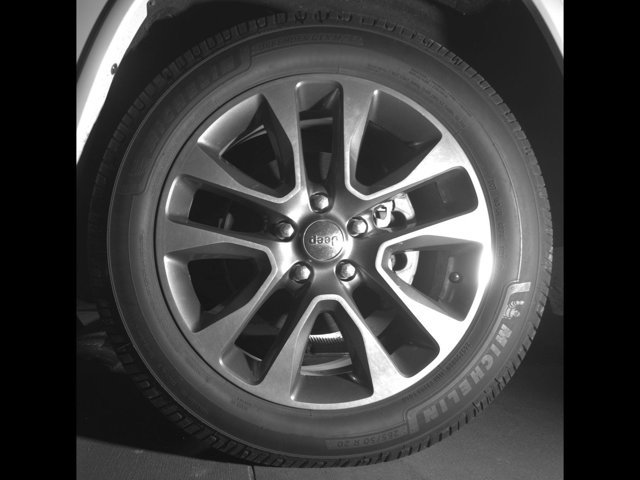 Used 2017 Jeep Grand Cherokee Overland RWD image 9