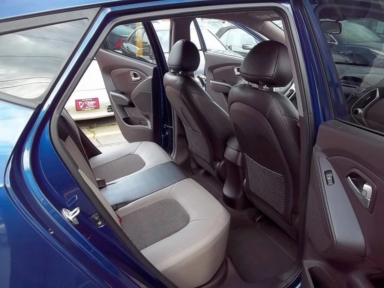 Used 2010 Hyundai Tucson GLS w/ Popular Equipment Pkg 2 AWD/4WD image 12