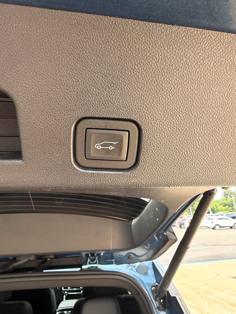 Certified 2025 Chevrolet Traverse LT FWD image 10
