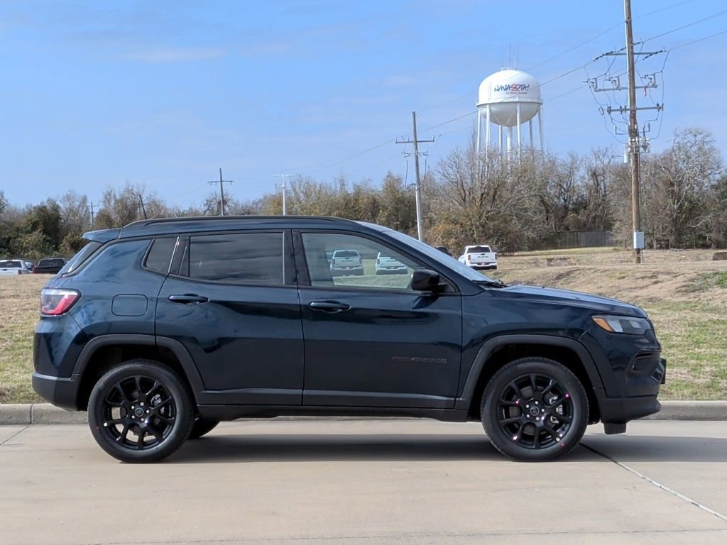 New 2026 Jeep Compass Altitude image 9