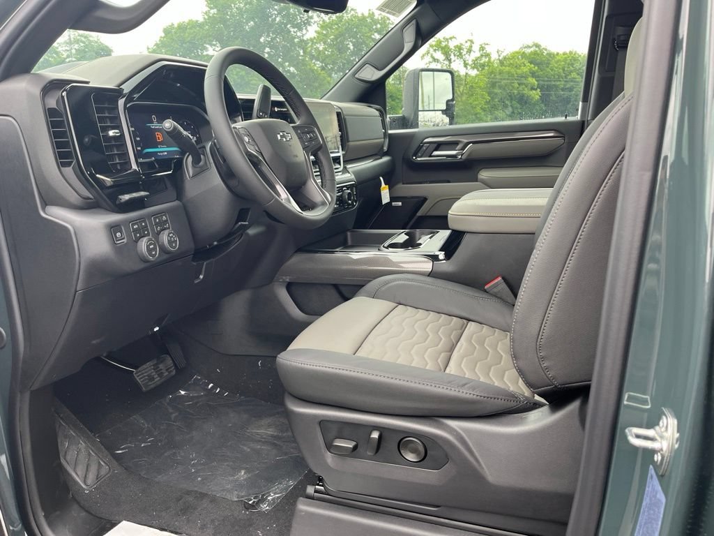 New 2026 Chevrolet Silverado 2500 ZR2 w/ LPO, Dark Essentials Package AWD/4WD image 6