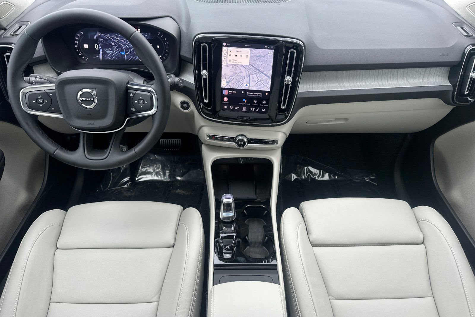 New 2026 Volvo XC40 B5 Plus w/ Protection Package Premier AWD/4WD image 13