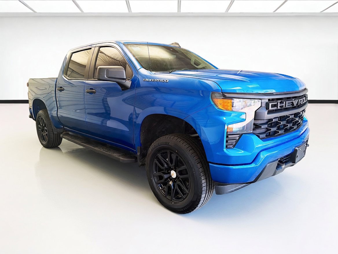Used 2023 Chevrolet Silverado 1500 Custom RWD image 2
