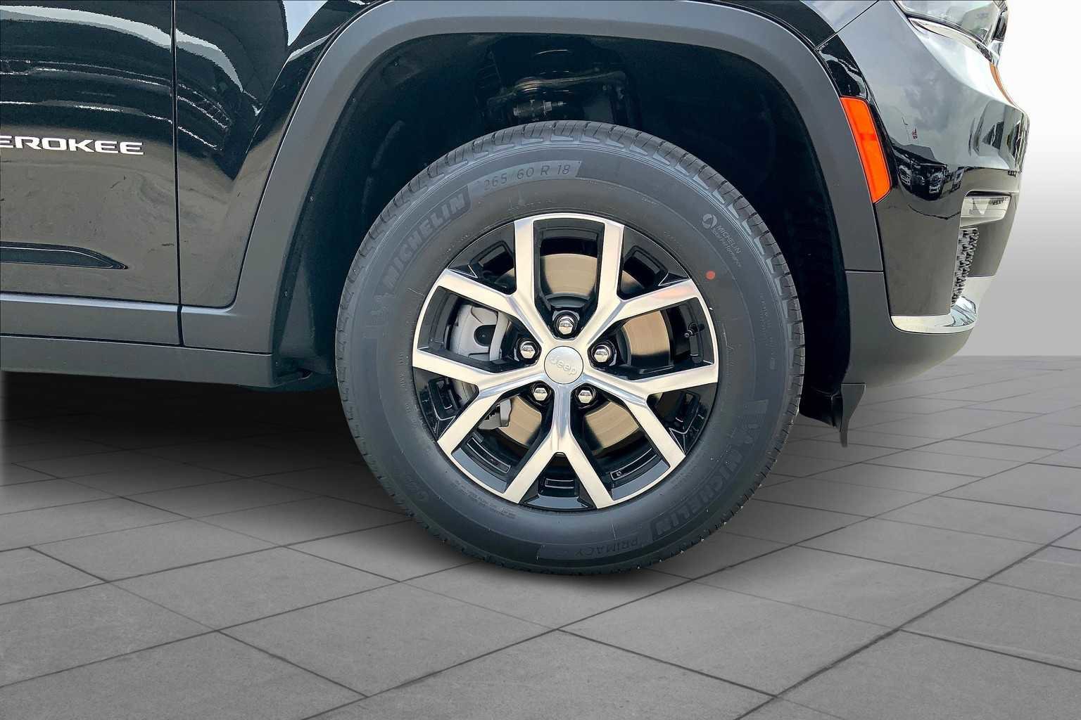 New 2025 Jeep Grand Cherokee L Limited w/ Trailer Tow Package image 12