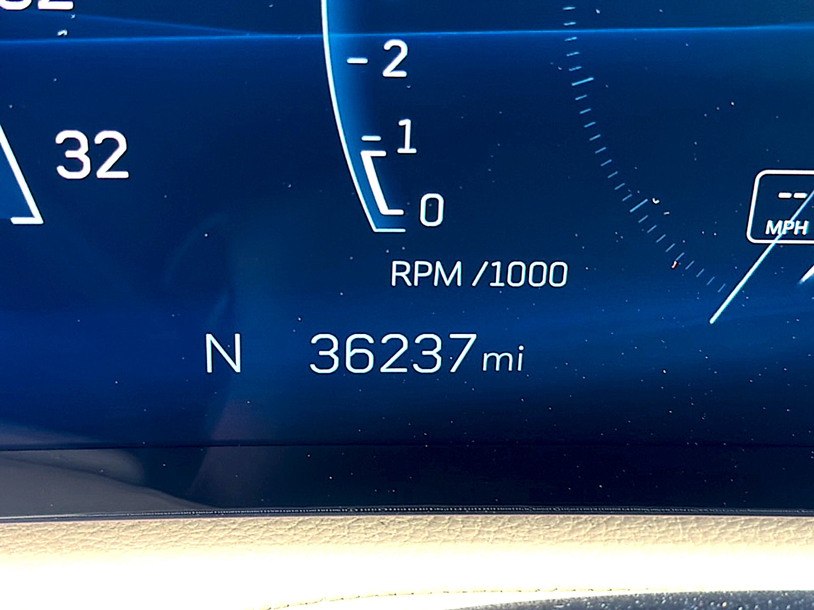 Used 2025 Cadillac XT4 Premium Luxury FWD image 8