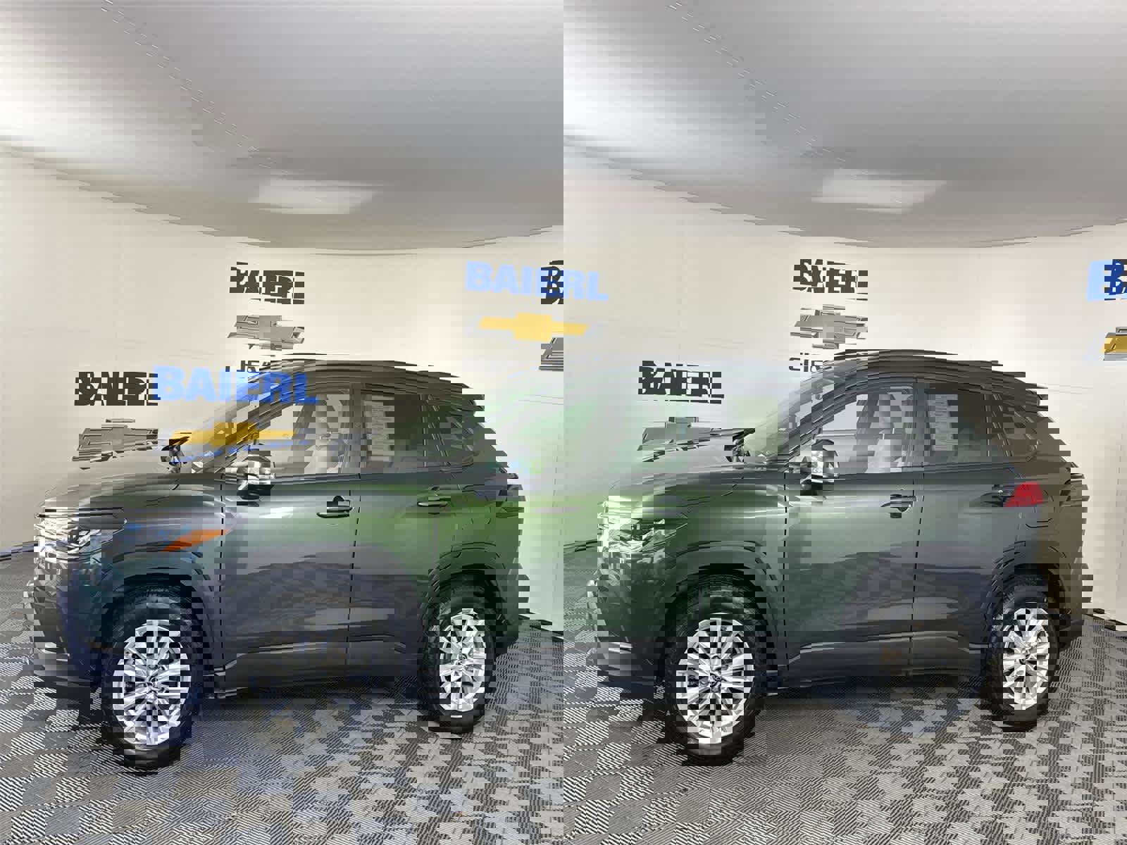 Used 2022 Toyota Corolla Cross LE image 2