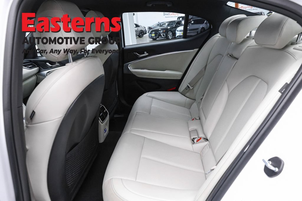Used 2025 Genesis G70 2.5T RWD image 22