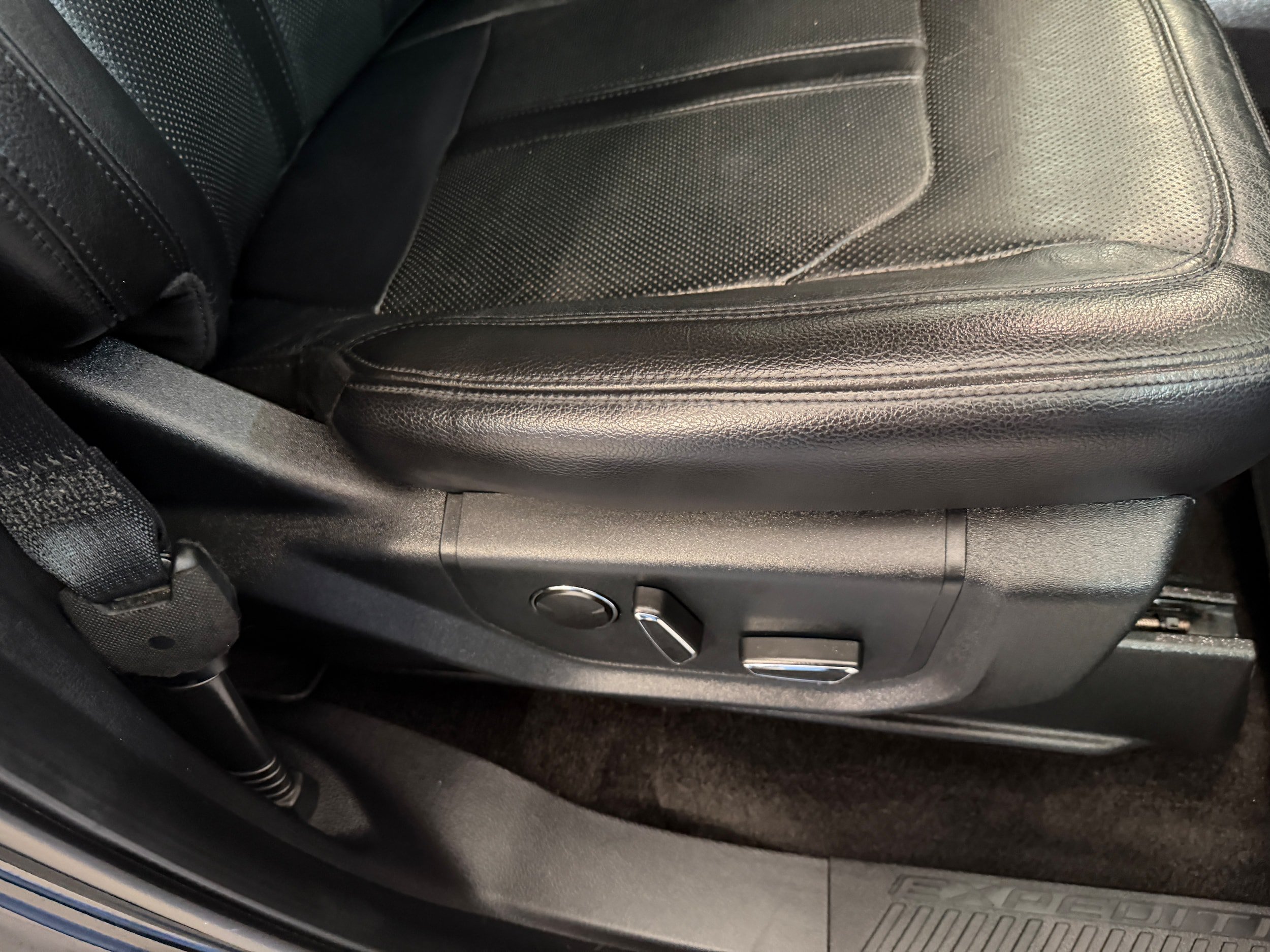 Used 2018 Ford Expedition Max Limited AWD/4WD image 26