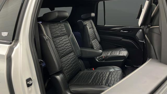 Used 2023 Cadillac Escalade ESV Sport Platinum w/ LPO, ONYX Package AWD/4WD image 24