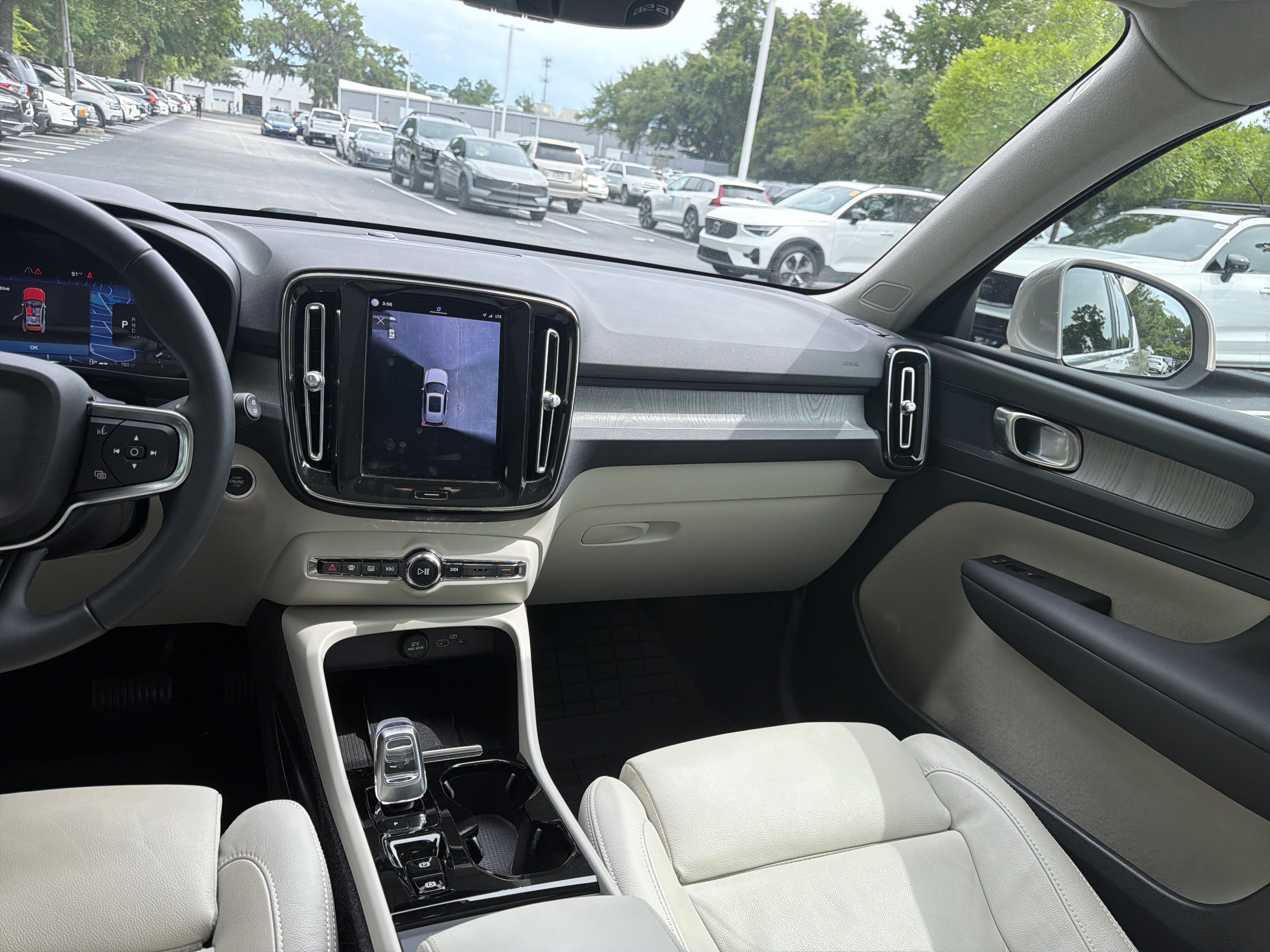 Certified 2023 Volvo XC40 B5 Plus w/ Driver Assist Package AWD/4WD image 31